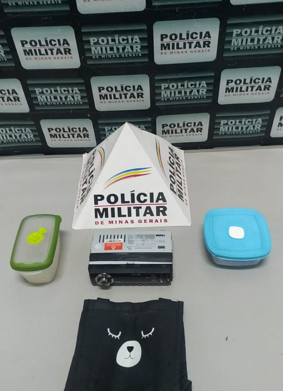 Casal é preso no bairro São Francisco por furto de som automotivo e de uma bolsa