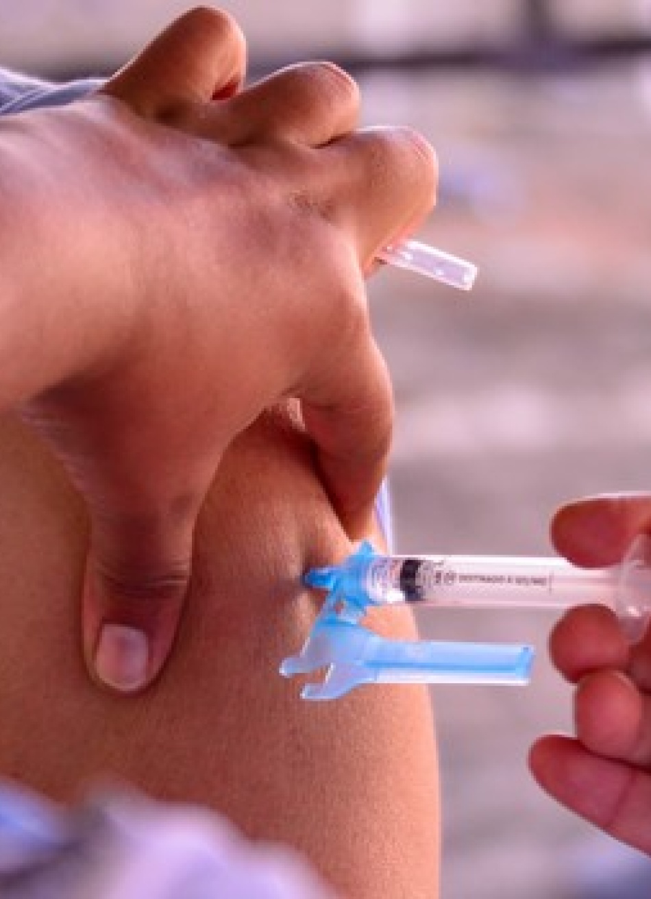 Pessoas com 38 anos nascidas até o dia 3 de agosto recebem nesta quarta-feira a primeira dose da vacina contra a Covid-19