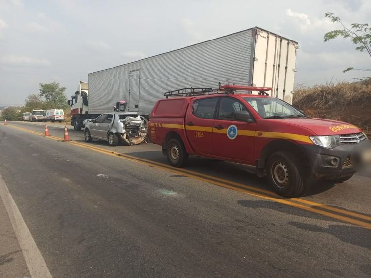 Acidente com quatro veículos deixa feridos em Nova Serrana