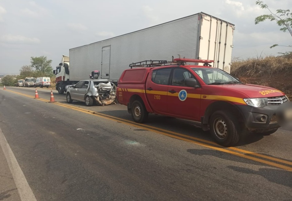 Acidente com quatro veículos deixa feridos em Nova Serrana