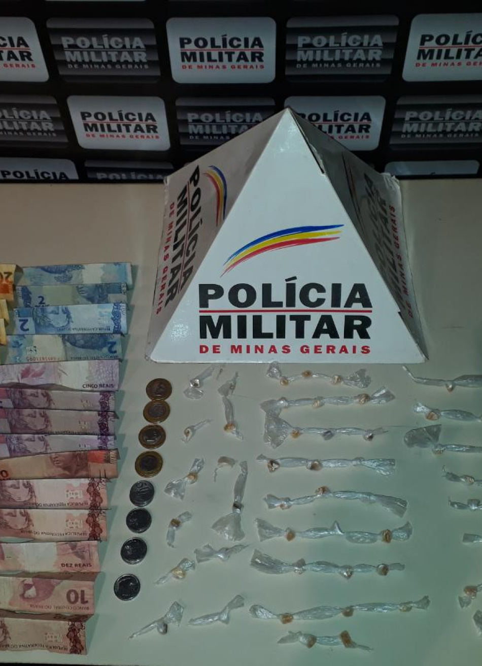 Homem é preso em Divinópolis com 63 pedras de crack e R$ 449,50 em dinheiro