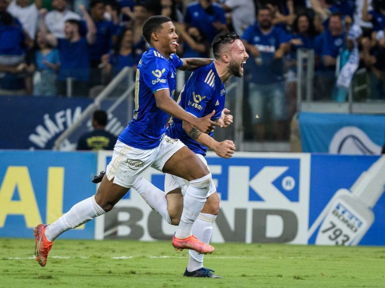 Com o apoio da torcida, Cruzeiro vence o Brusque e se garante na Série B para a próxima temporada