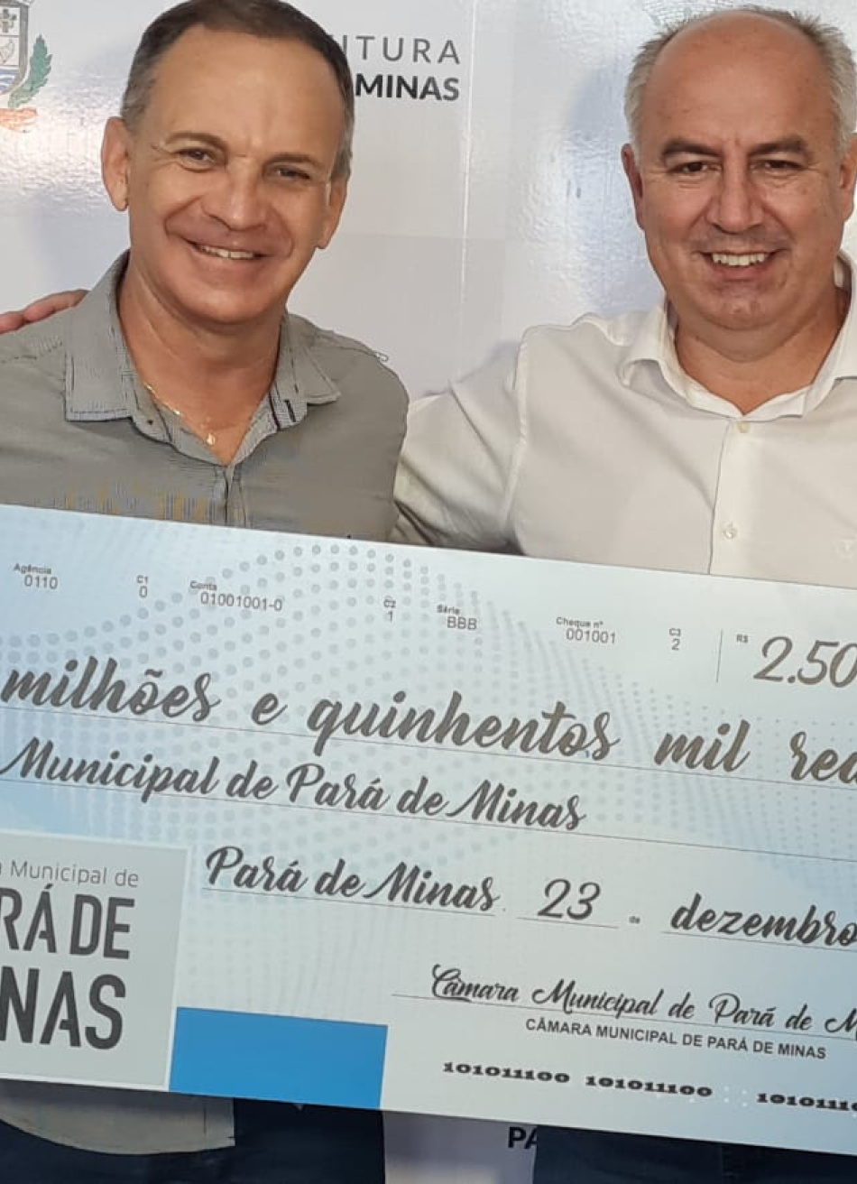 Câmara faz entrega simbólica de cheque no valor de R$ 2,5 milhões referente à devolução de sobras de recursos municipais