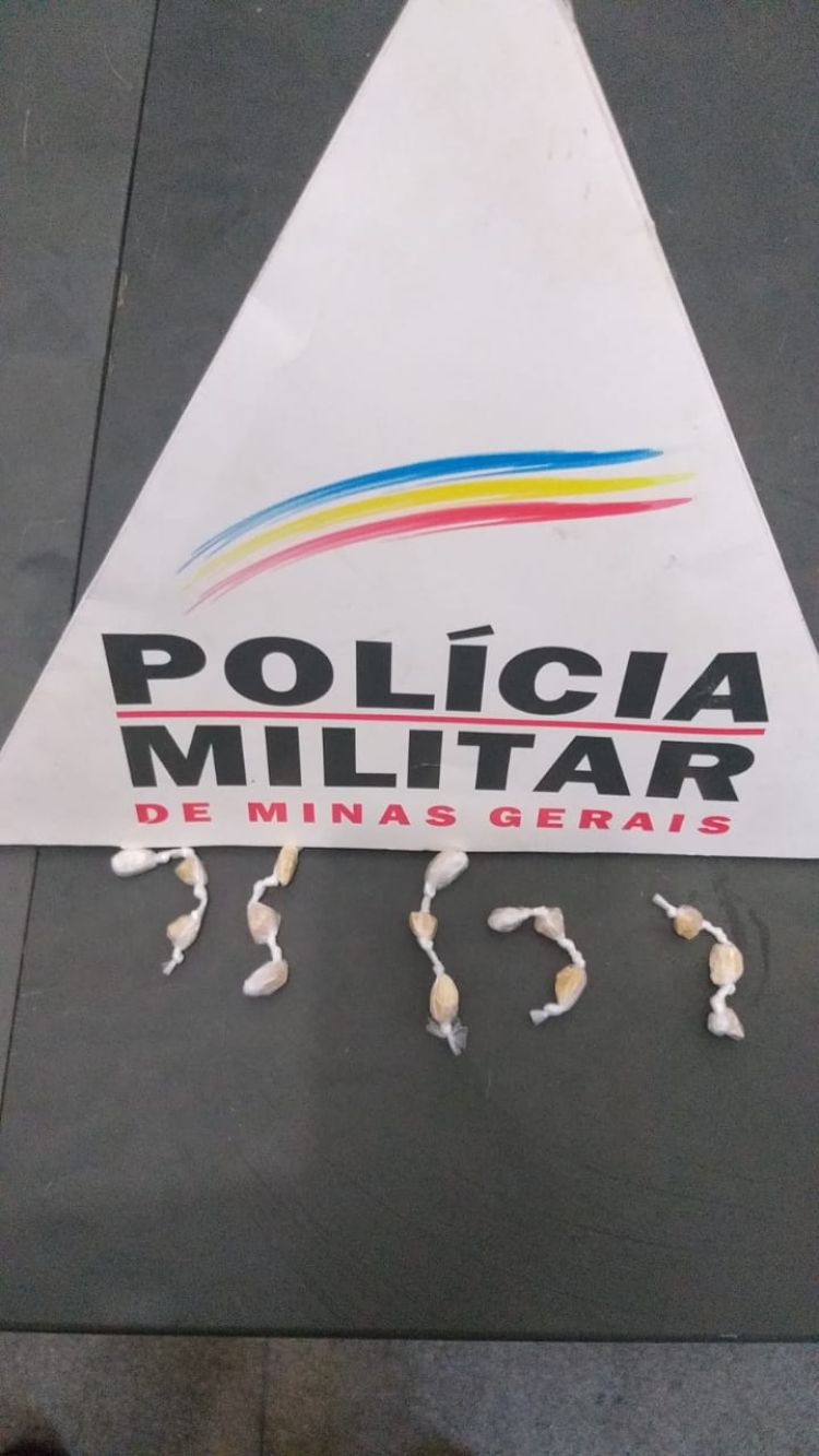 Polícia Militar apreende menor de 15 anos em Bom Despacho com aproximadamente 15 pedras de crack