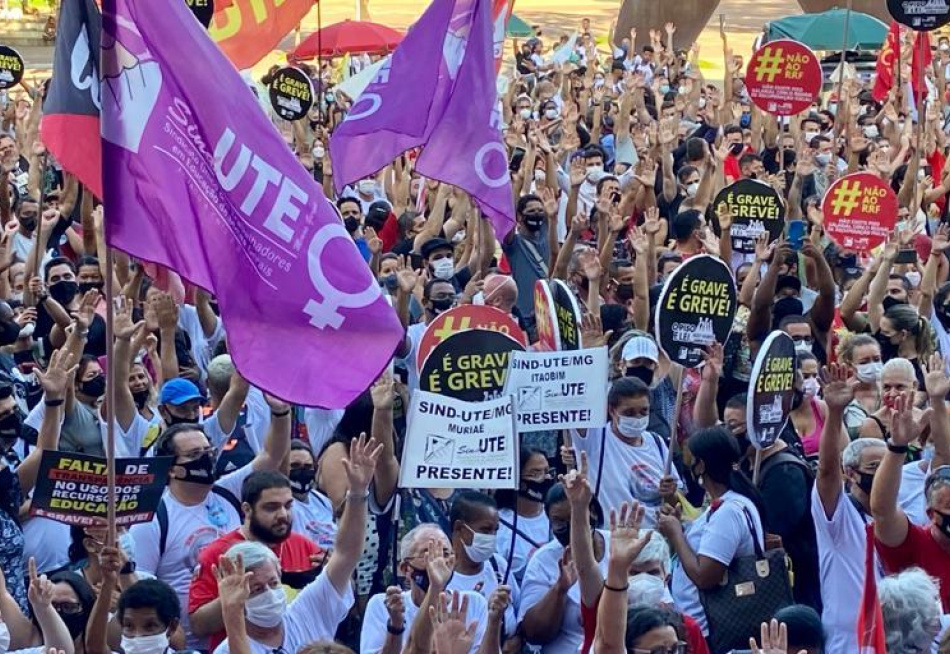 Servidores da rede estadual de ensino aprovam greve da categoria a partir desta quarta-feira