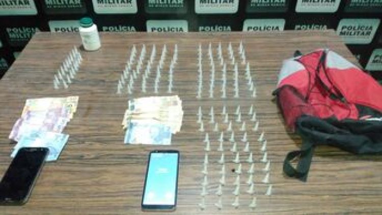 Dois homens foram presos em Pompéu com mais de 160 pinos de cocaína