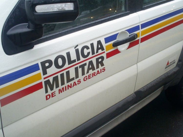 Rapaz é preso em Nova Serrana acusado de porte ilegal de arma de fogo e tráfico de drogas