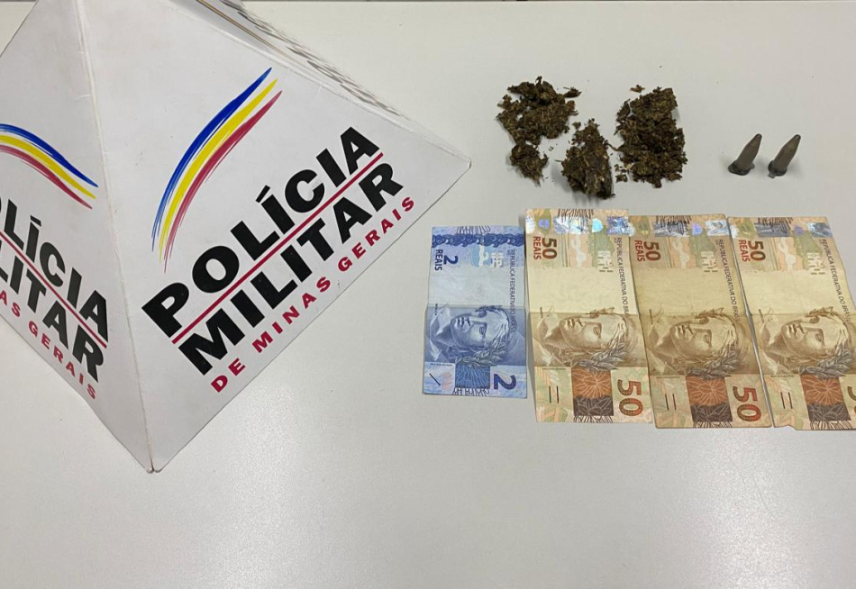 Polícia Militar apreende cocaína e maconha com condutor de veículo no centro de Igaratinga