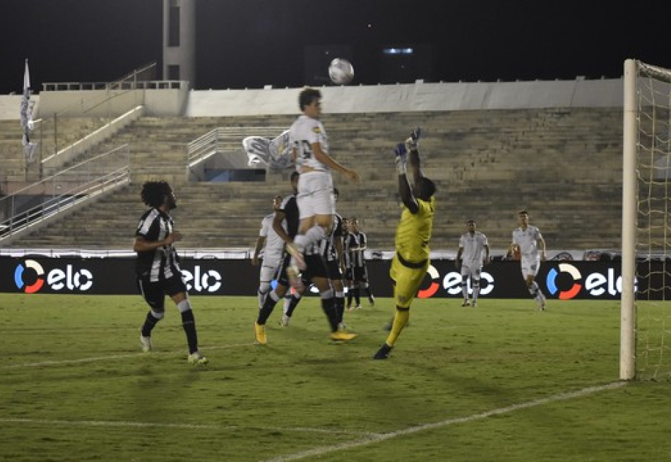 América vence o Treze-PB e garante vaga na segunda fase da Copa do Brasil