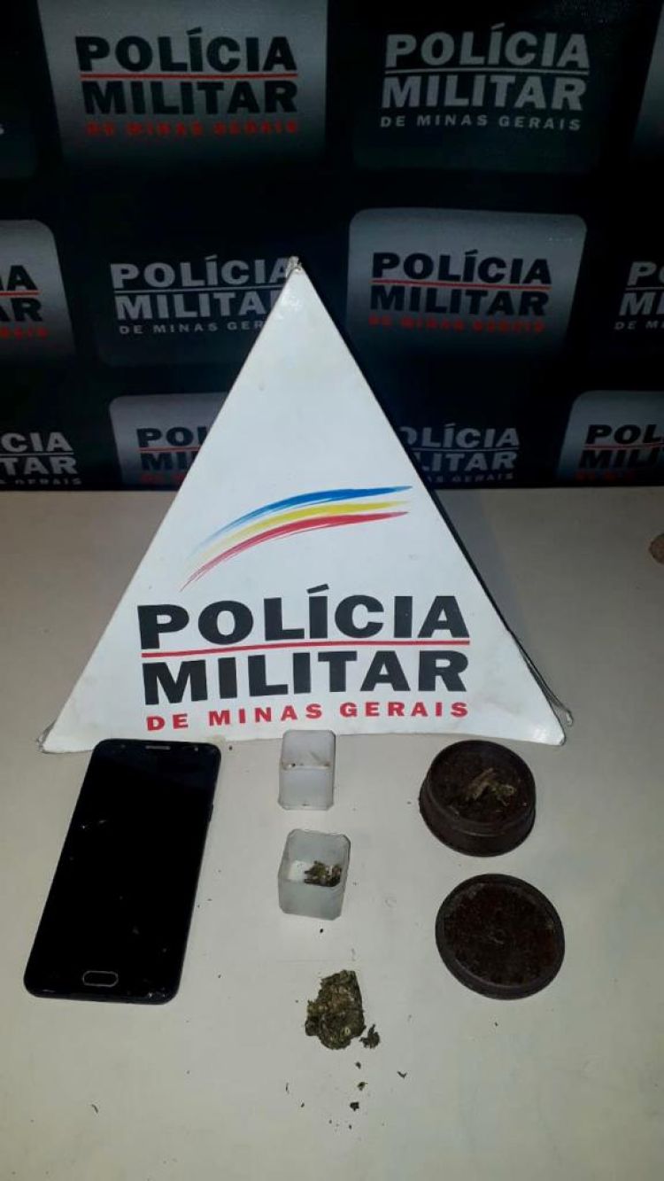 Operação Conjunta da PM em Divinópolis apreende drogas e notifica estabelecimentos