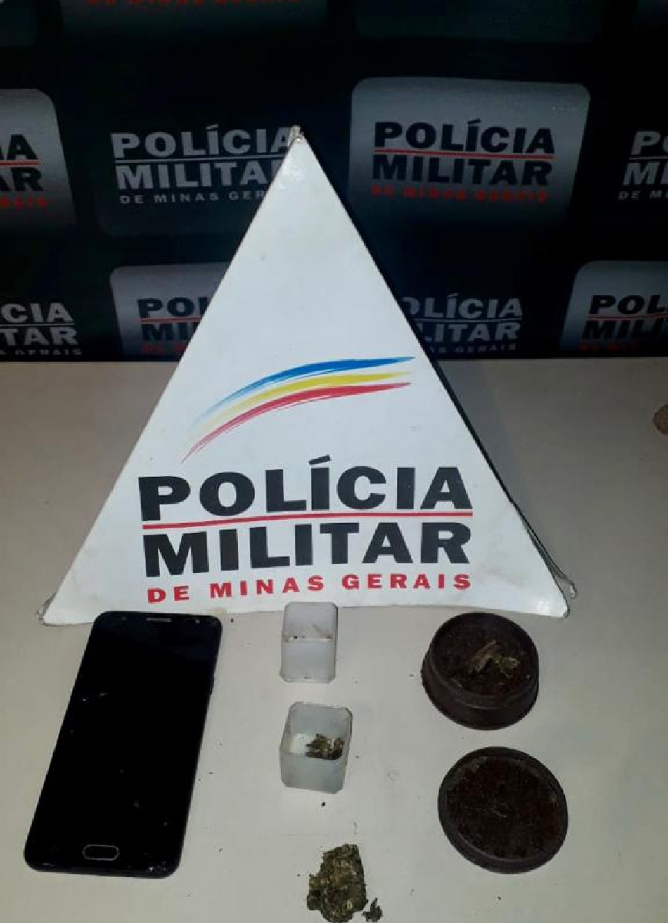 Operação Conjunta da PM em Divinópolis apreende drogas e notifica estabelecimentos