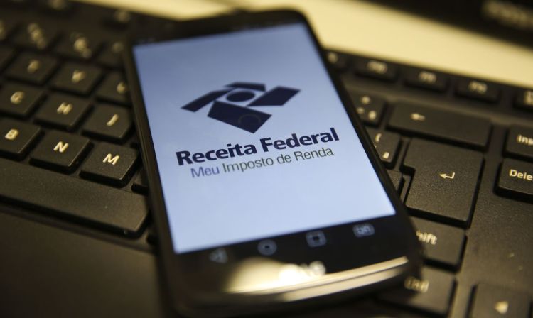 Quase 200 mil contribuintes que tinham caído na malha fina do Imposto de Renda e acertaram as contas com o Fisco receberão dinheiro