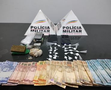Casal é preso em Papagaios com  uma barra de maconha, uma pedra de crack, um tablete de haxixe e 27 papelotes de cocaína