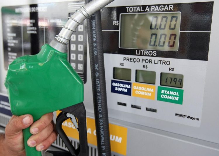Petrobrás anunciou nesta quinta-feira um aumento no preço da gasolina e do óleo diesel