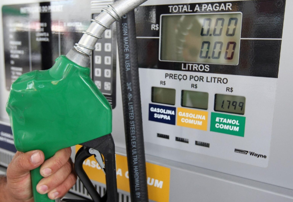 Petrobrás anunciou nesta quinta-feira um aumento no preço da gasolina e do óleo diesel