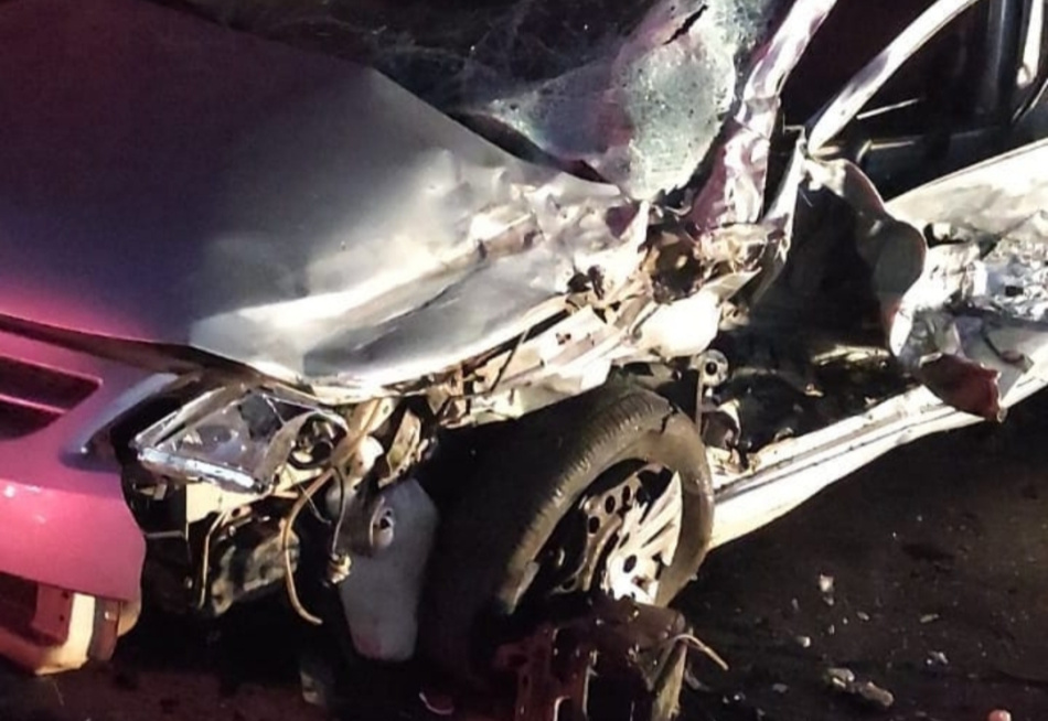 Colisão entre um Gol e um Eco Sport na MG 050, próximo do Milhão, deixa quatro pessoas feridas