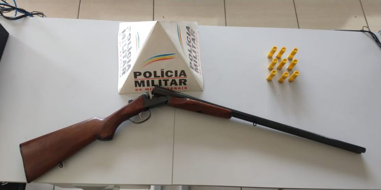 Homem é preso pela Polícia Militar com uma espingarda .20 e nove cartuchos do mesmo calibre