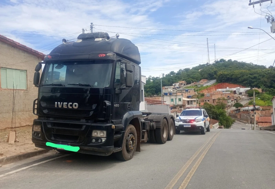 Veículo furtado em Contagem é recuperado em  Antunes.