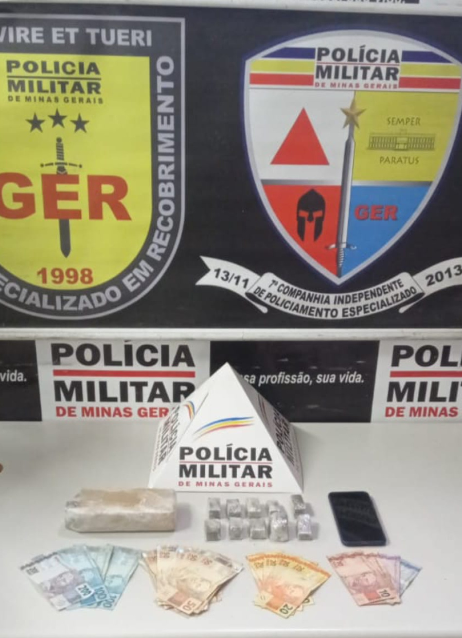 Polícia Militar prende homem que se preparava para vender drogas em uma praça pública de Nova Serrana