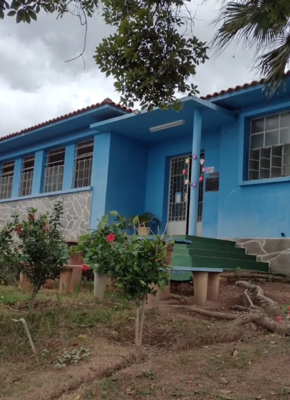 Pais e Funcionários Protestam Contra Possível Fechamento da Escola Estadual Professor Pereira da Costa em Pará de Minas