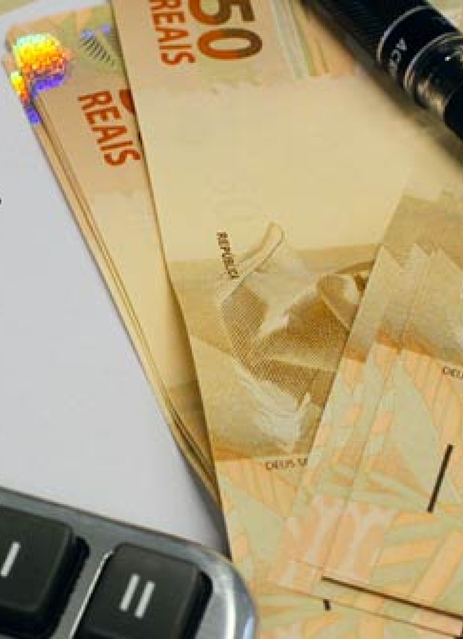 Relator do orçamento de 2022 propõe salário mínimo em R$ 1.210 no ano que vem