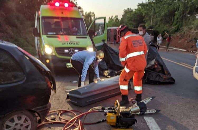 Motorista inabilitado morre após colidir seu veículo com um ônibus em Corinto