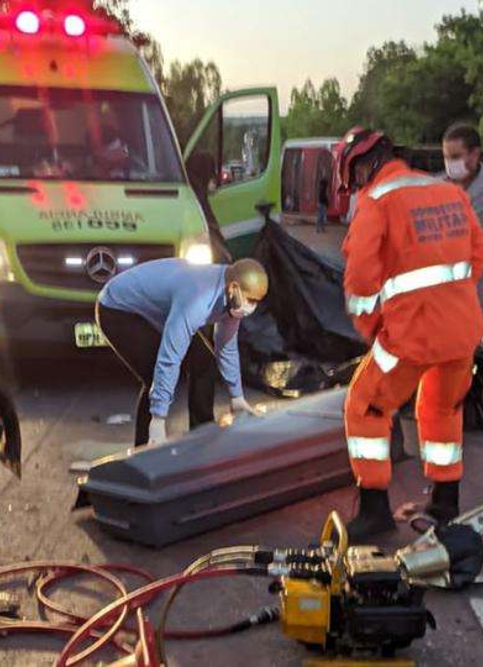 Motorista inabilitado morre após colidir seu veículo com um ônibus em Corinto