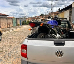 Motocicleta sem placa e com rabeta cortada, é apreendida no Recanto