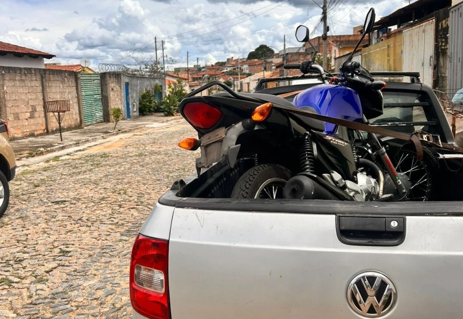 Motocicleta sem placa e com rabeta cortada, é apreendida no Recanto