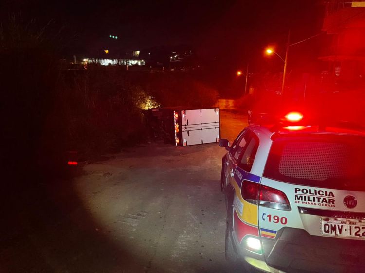 Polícia Militar apreende no bairro Serra Verde caminhonete que transportava carga de carnes furtadas