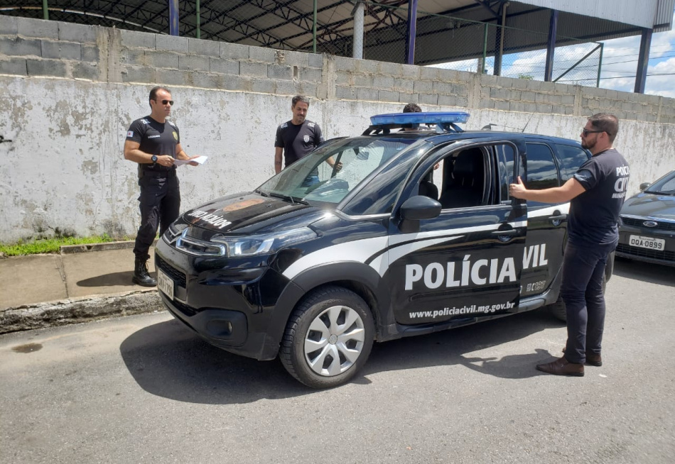 Polícia Civil cumpriu ordem judicial na casa de proprietários de uma construtora de Formiga suspeitos de crime de estelionato