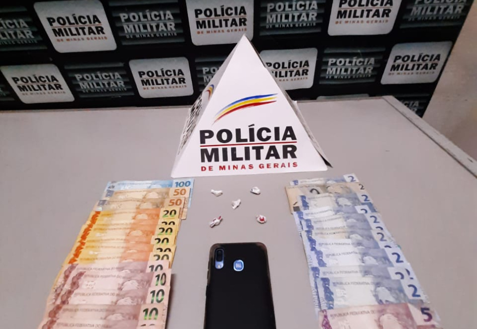 Homens são presos por tráfico de drogas no bairro São Francisco