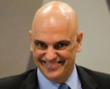 Moraes manda Exército entregar armas registradas em nome de Bolsonaro