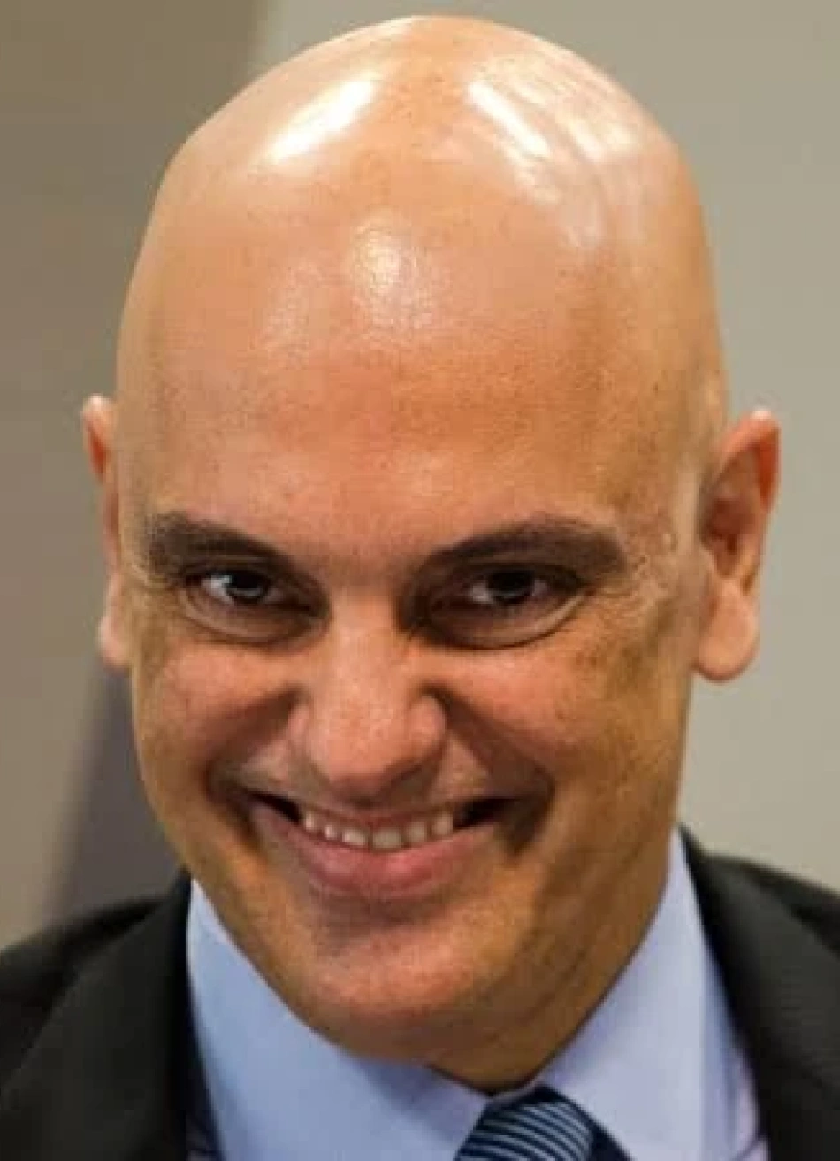 Moraes manda Exército entregar armas registradas em nome de Bolsonaro
