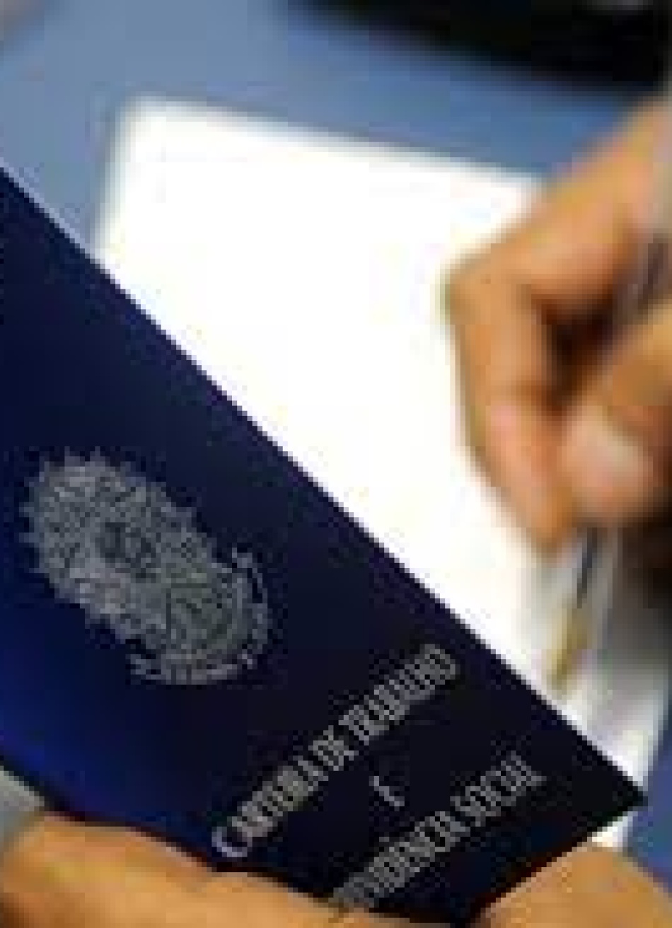 Taxa de desemprego no Brasil caiu para 12,6% no terceiro trimestre