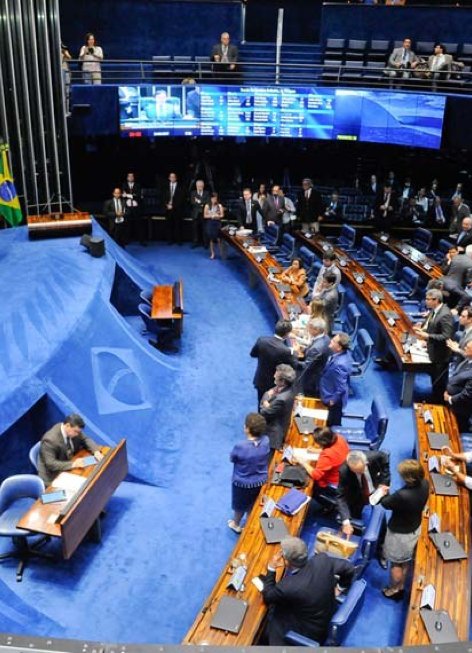 Senado vota nesta quarta-feira diretrizes para a distribuição de vacinas contra a Covid-19 e criação de serviço para receber denúncias de maus-tratos a idosos