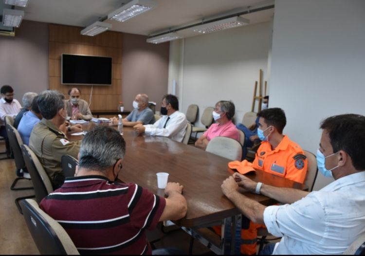 Comitê de combate à Covid-19 de Pará de Minas edita novo decreto que proíbe shows ao vivo