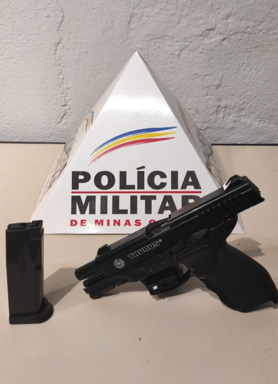 Polícia Militar apreende simulacro de arma de fogo em Divinópolis