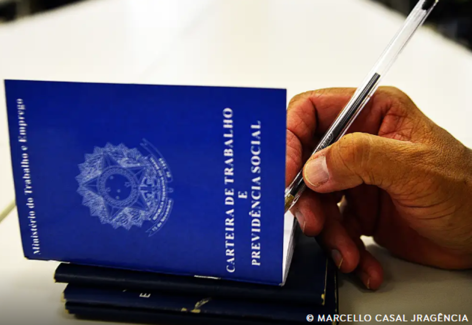 Desemprego recua para 5,6% e atinge o menor índice desde 2012, segundo o IBGE