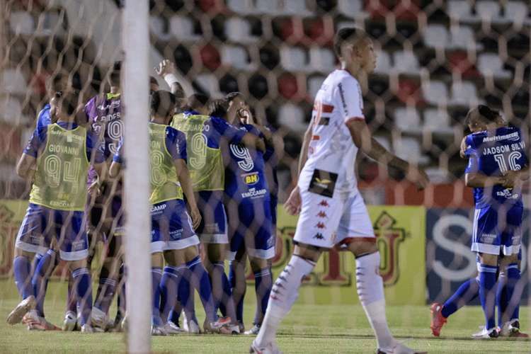 Cruzeiro vence o Botafogo-SP por 1 a 0 e sobe para o 13º lugar na tabela de classificação da Série B