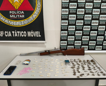 NOVA SERRANA/MG – POLÍCIA MILITAR CONFISCA ENTORPECENTES E ARMA DE FOGO EM OPERAÇÃO
