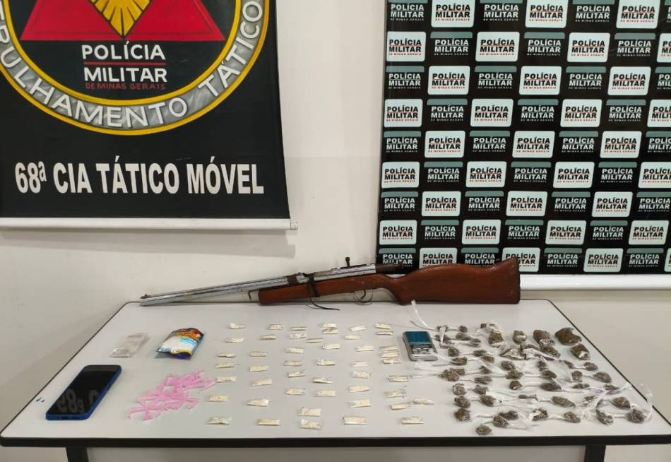 NOVA SERRANA/MG – POLÍCIA MILITAR CONFISCA ENTORPECENTES E ARMA DE FOGO EM OPERAÇÃO