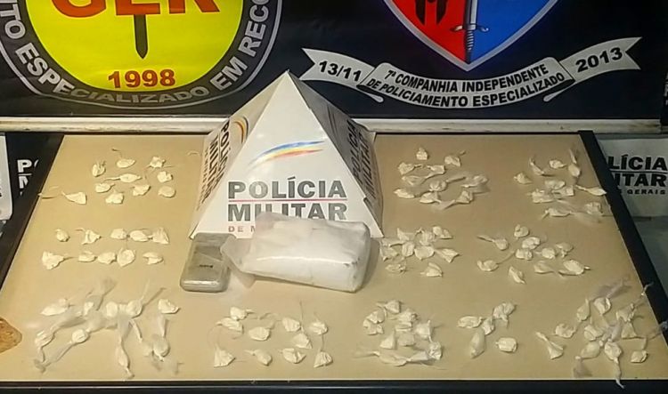 Homem é detido com mais de 100 papelotes de cocaína em Divinópolis