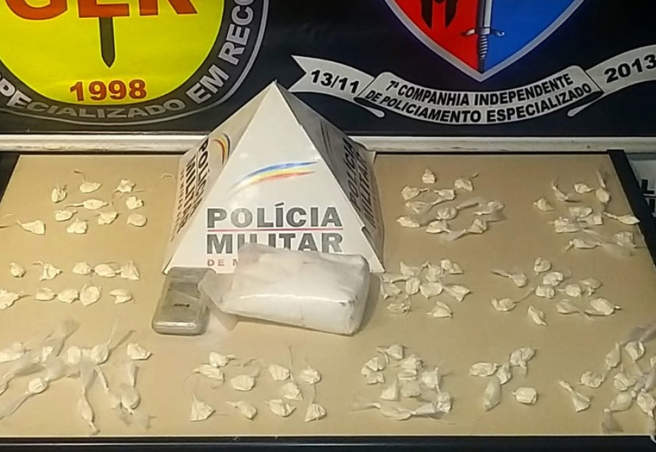 Homem é detido com mais de 100 papelotes de cocaína em Divinópolis