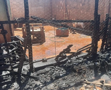 Incêndio atinge imóvel utilizado como canil no bairro Senador Valadares, em Pará de Minas