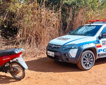 MOTONETA COM SINALIZAÇÃO DE ROUBO É LOCALIZADA EM ONÇA DE PITANGUI.