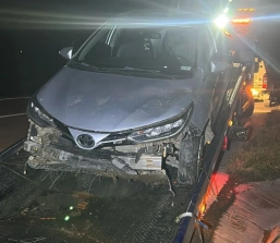 *Suspeito com mandado de prisão foge após confronto com a PM na BR-262 e deixa drogas e veículo clonado*