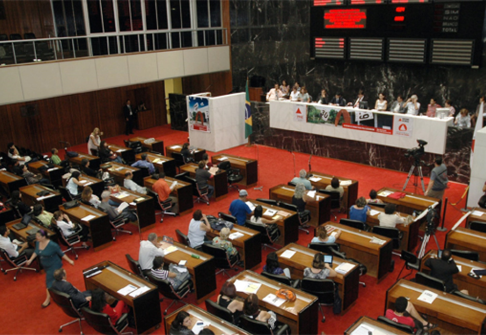 ALMG realiza nesta terça-feira reuniões extraordinárias para votar projeto que antecipa três feriados do Dia de Tiradentes