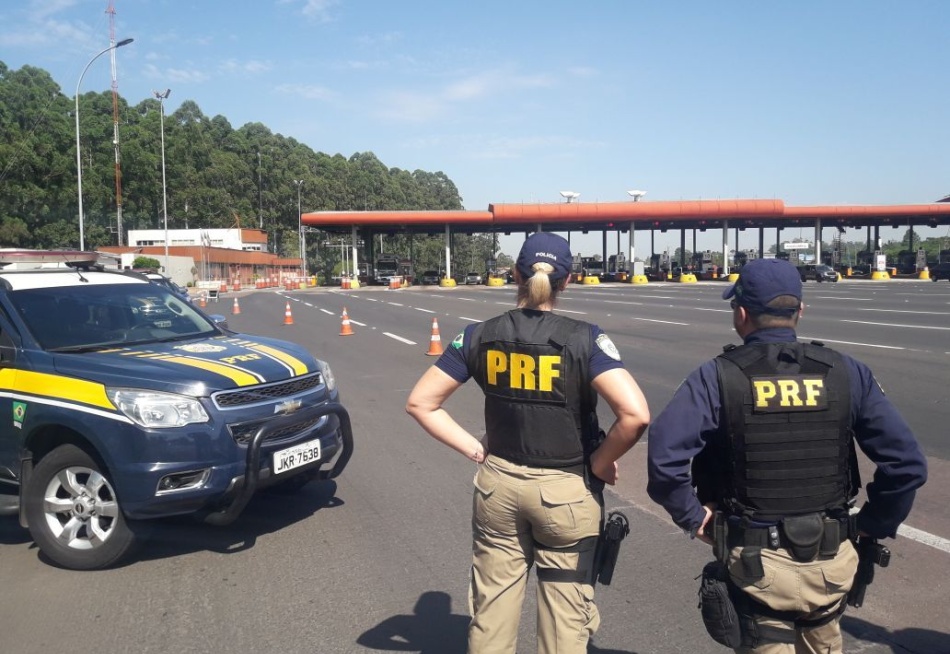 Acidente entre carretas na BR 262 provoca a morte de uma pessoa