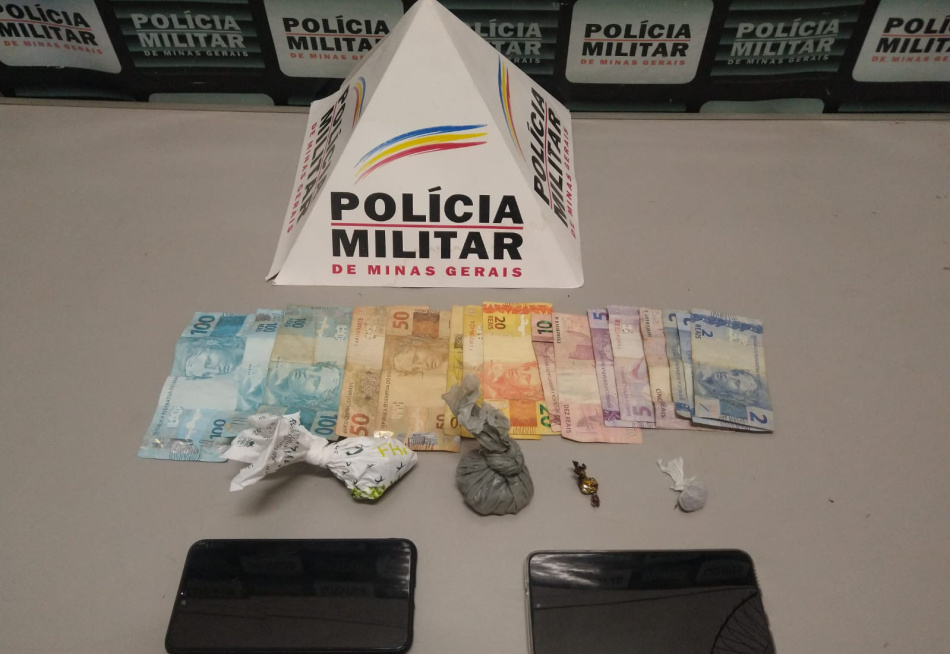 Três homens e um adolescente são presos no bairro Santos Dumont suspeitos de tráfico de drogas